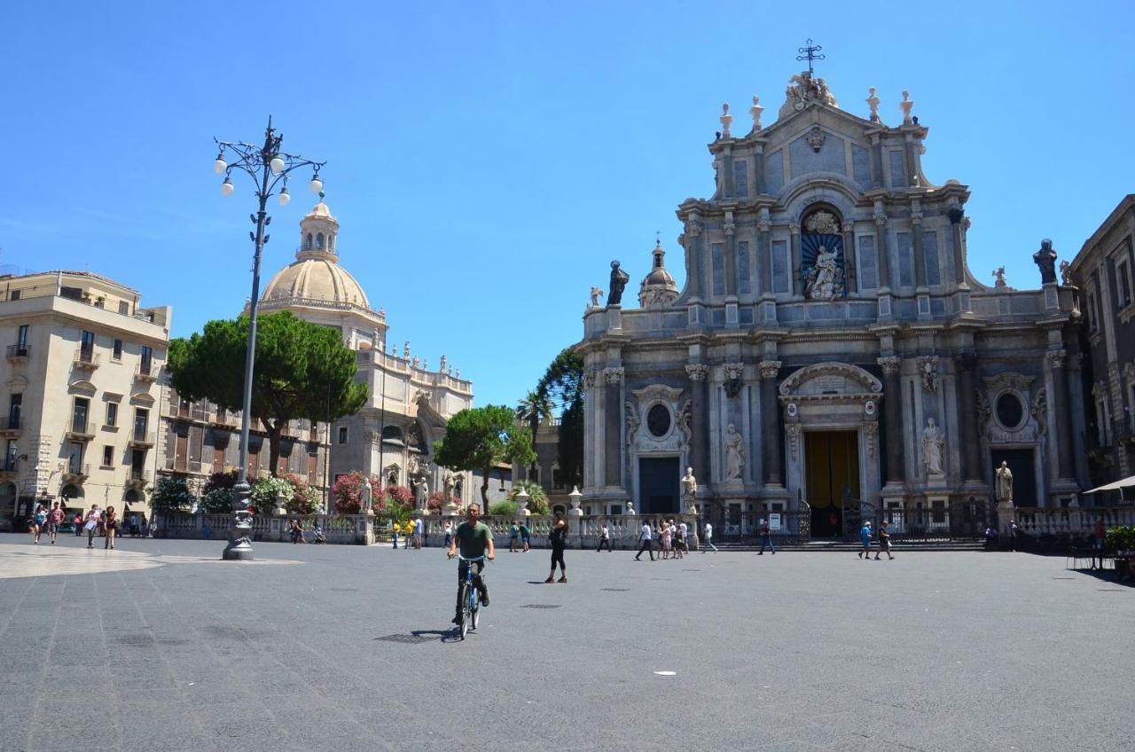 Tre Stelle Al Duomo Bed and Breakfast Κατάνια Εξωτερικό φωτογραφία
